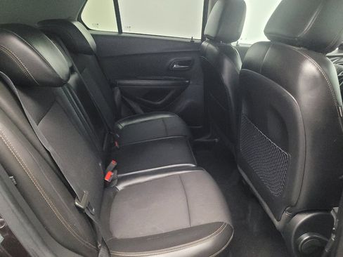 Used 2021 Chevrolet Trax LT AWD/4WD image 19