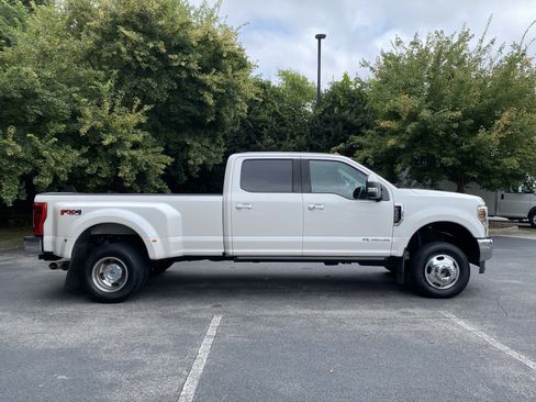 Used 2018 Ford F350 Lariat w/ Lariat Ultimate Package AWD/4WD image 10
