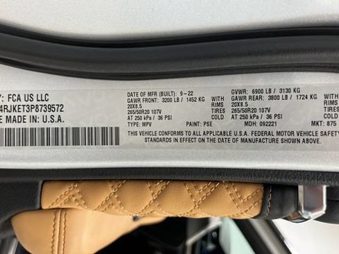Used 2023 Jeep Grand Cherokee L Summit w/ Advanced Protech Group IV AWD/4WD image 28