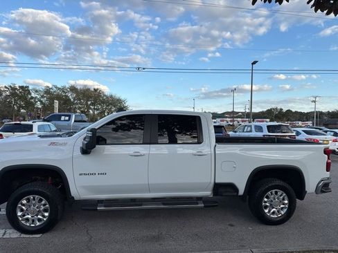 Used 2024 Chevrolet Silverado 2500 LT image 4
