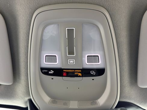 Used 2023 Volvo XC40 B5 Ultimate image 35