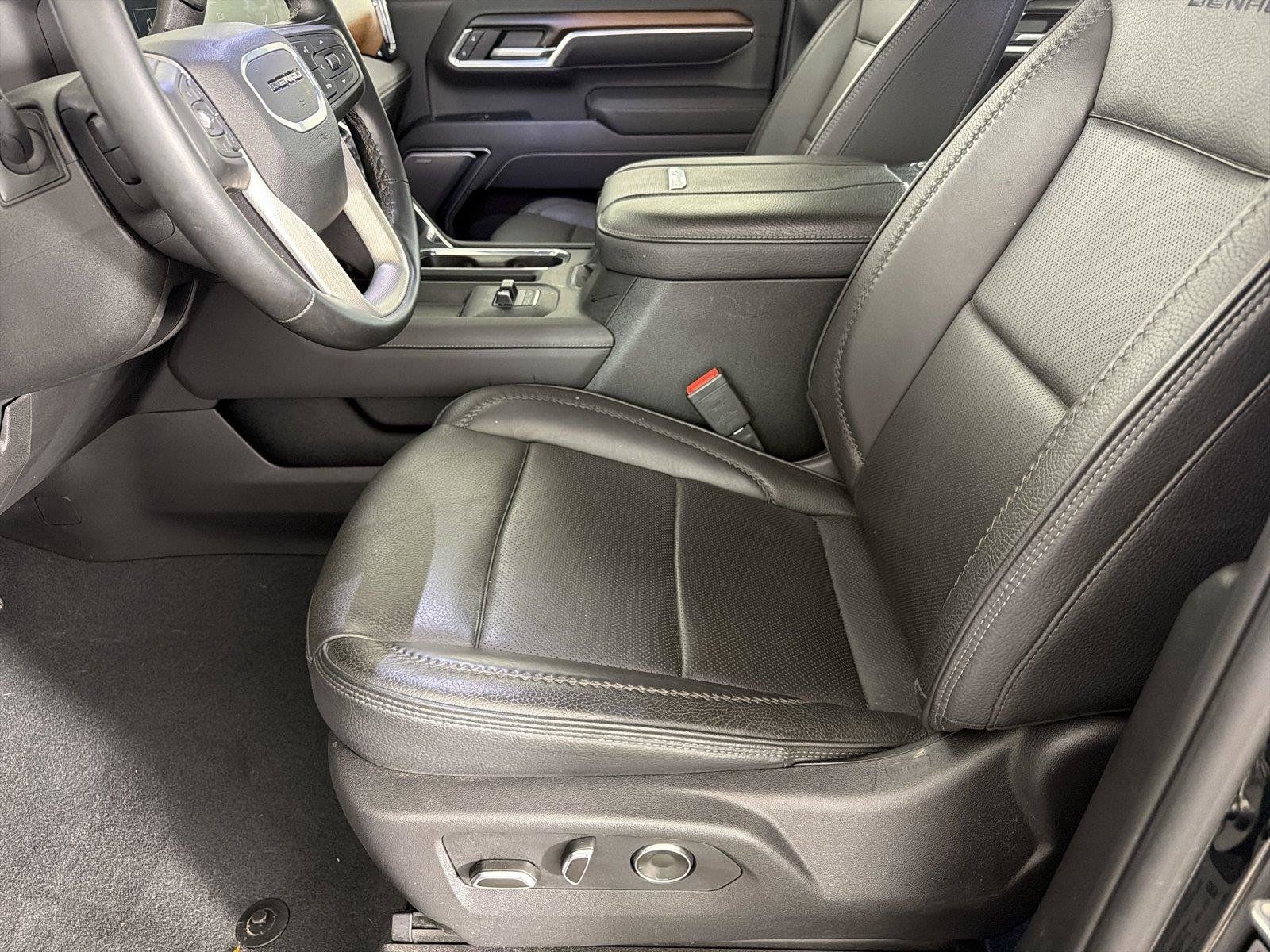 Used 2025 GMC Sierra 2500 Denali w/ Denali Reserve Package AWD/4WD image 7