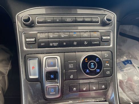 Used 2022 Hyundai Santa Fe Limited w/ Cargo Package image 17