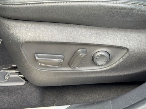 Used 2022 Toyota Highlander XSE FWD image 16