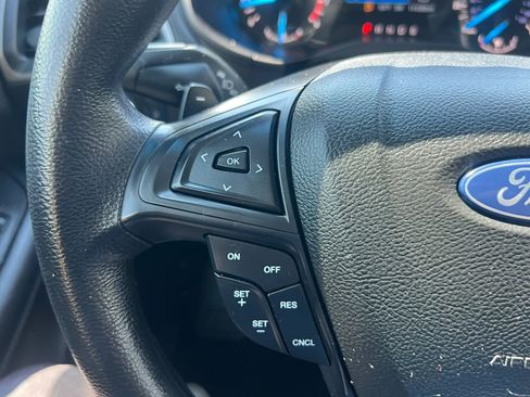 Used 2018 Ford Edge SE image 16