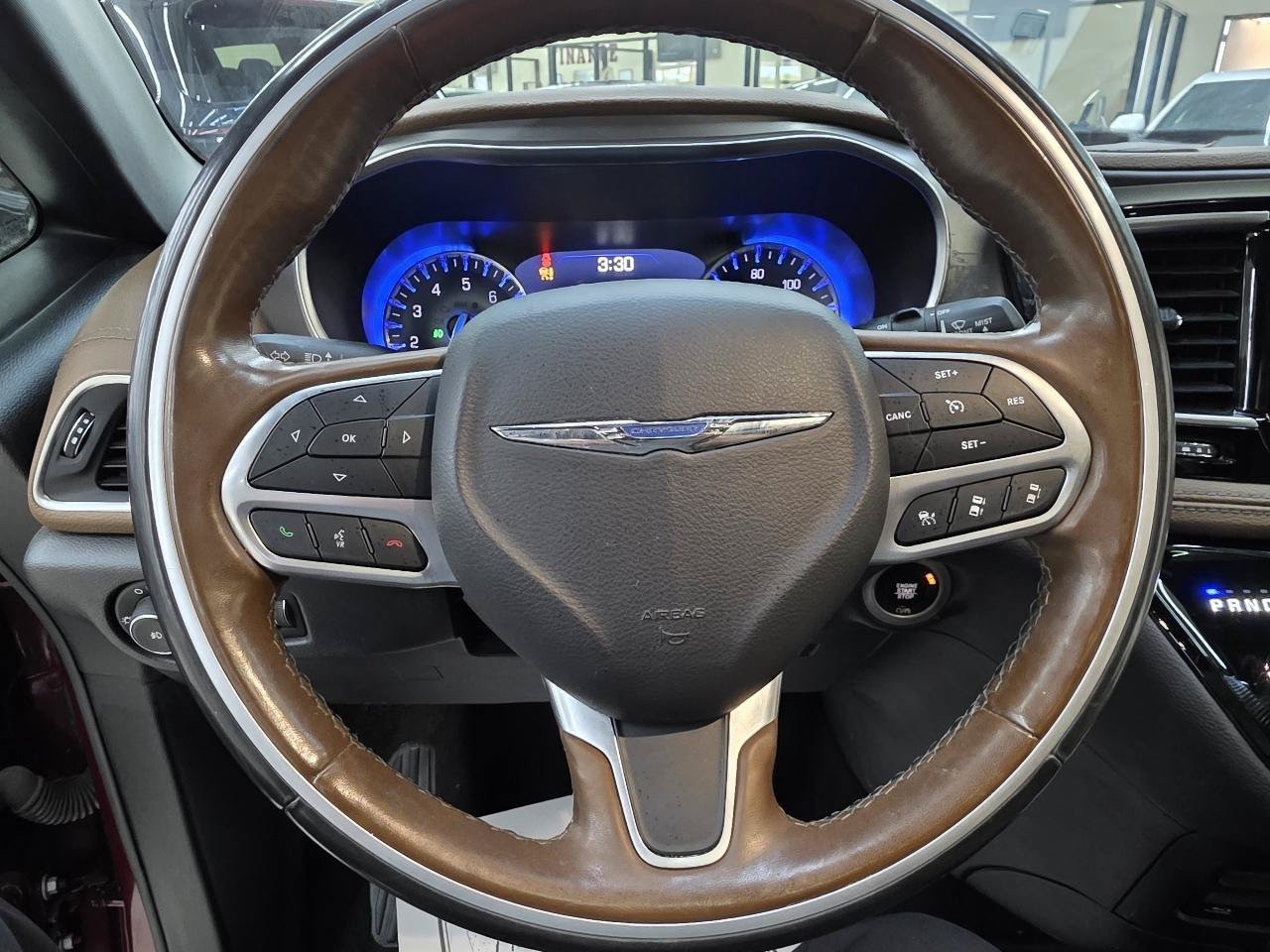 Used 2020 Chrysler Pacifica Limited w/ Advanced Safetytec Group FWD image 31