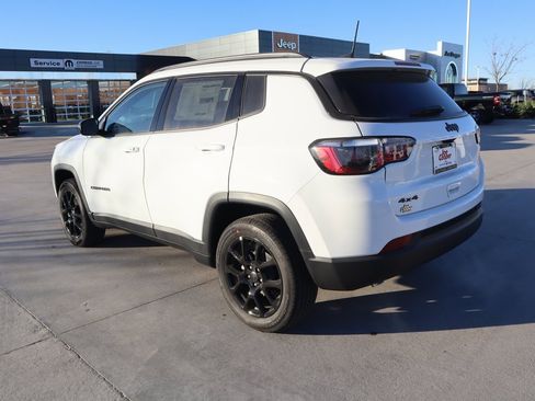 New 2026 Jeep Compass Latitude image 22
