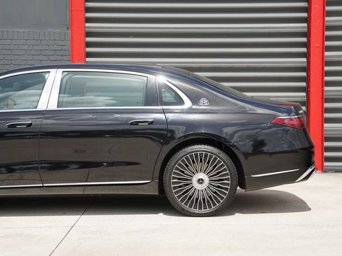 Used 2024 Mercedes-Benz Maybach S 580 4MATIC w/ Manufaktur Leather Package image 7