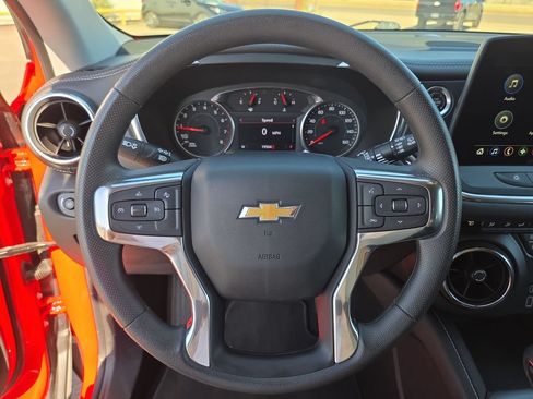 Used 2025 Chevrolet Blazer LT FWD image 21