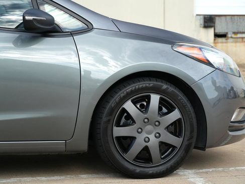Used 2016 Kia Forte LX FWD image 29