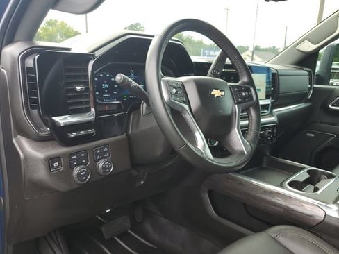 Used 2025 Chevrolet Silverado 2500 LTZ w/ LTZ Plus Package AWD/4WD image 23