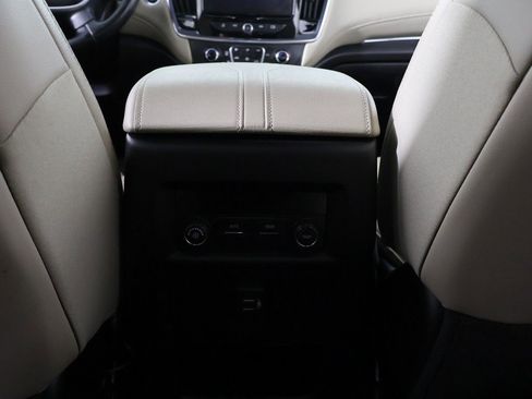 Used 2023 Chevrolet Traverse LT w/ Rear Camera Mirror Package image 55