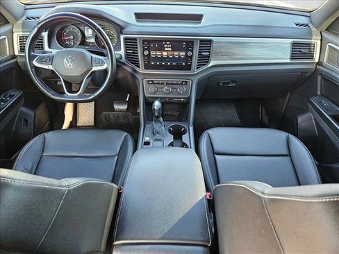 Used 2020 Volkswagen Atlas Cross Sport SE w/ Panoramic Sunroof Package FWD image 19