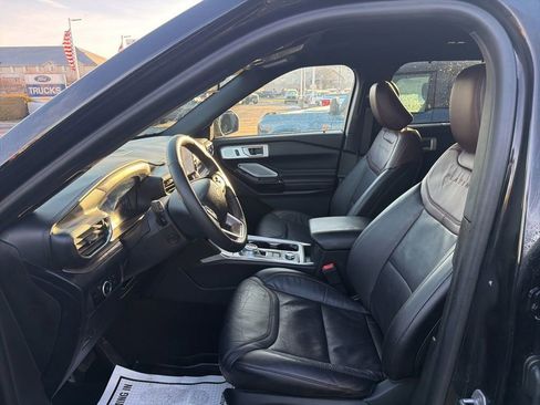 Certified 2023 Ford Explorer Platinum w/ Technology Package image 15