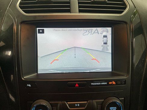 Used 2018 Ford Explorer XLT w/ Equipment Group 202A image 11