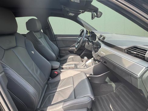 Used 2024 Audi Q3 2.0T Premium Plus image 40