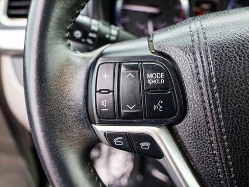Used 2016 Toyota Highlander XLE image 14