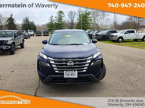 Used 2024 Nissan Rogue SV image 2