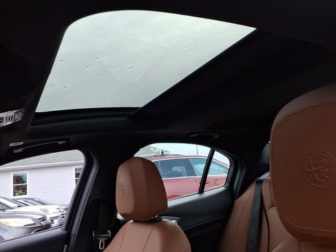 Used 2022 Alfa Romeo Giulia Ti image 24