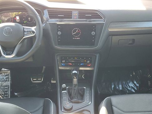 Used 2022 Volkswagen Tiguan SEL R-Line image 18