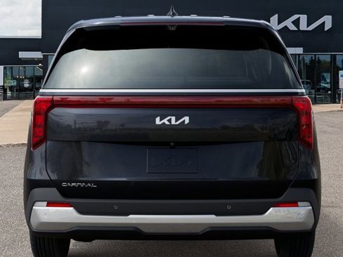 New 2026 Kia Carnival EX image 13