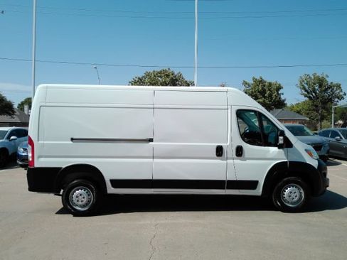 Used 2025 RAM ProMaster 2500 w/ Convenience Group FWD image 5