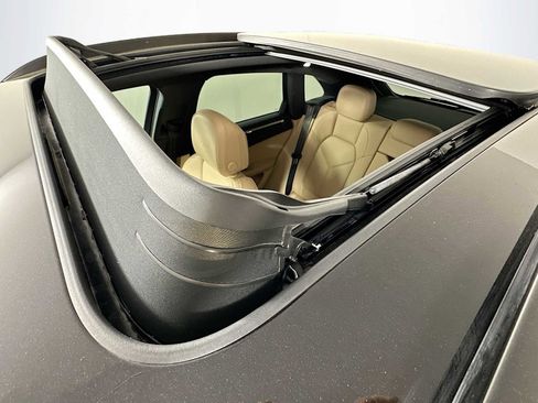 Certified 2025 Porsche Macan image 23