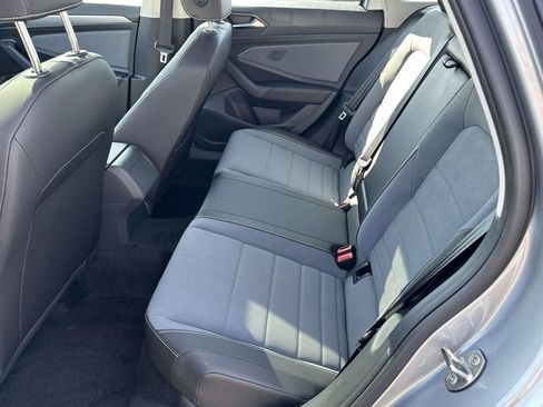 Certified 2025 Volkswagen Jetta SE w/ Sunroof Package image 13