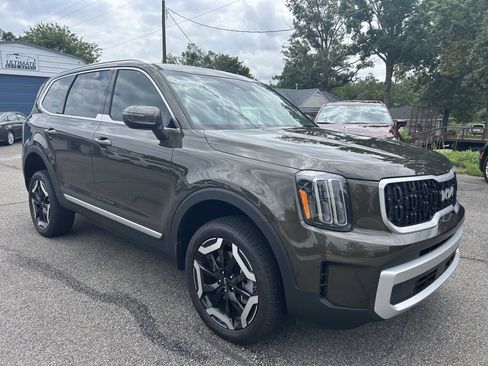 Used 2025 Kia Telluride EX w/ EX Captain's Chair Package FWD image 16