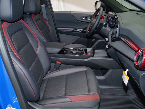 New 2026 Chevrolet Equinox RS w/ LPO, Floor Liner Package image 12