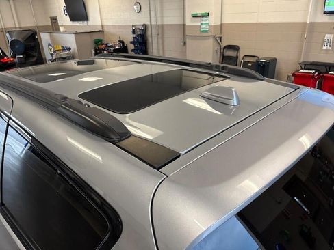 Used 2019 Chrysler Pacifica Limited w/ Advanced Safetytec Group FWD image 7