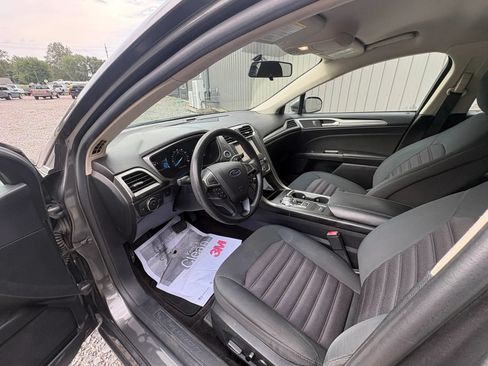 Used 2018 Ford Fusion SE w/ Fusion SE Technology Package FWD image 9