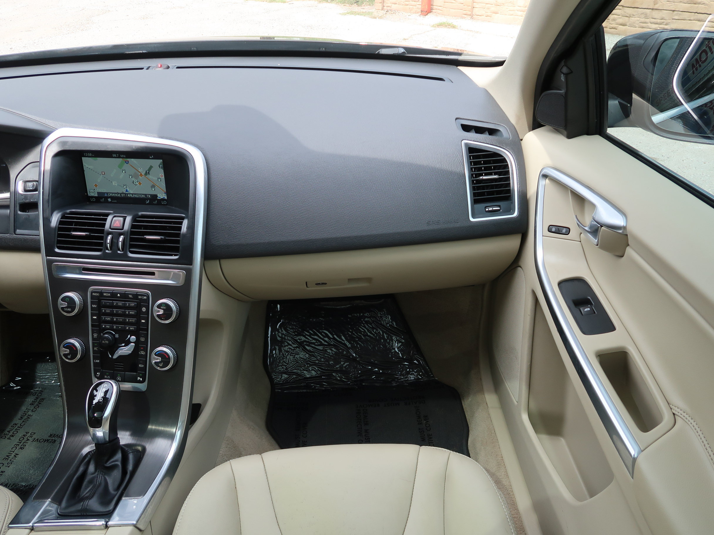 Used 2015 Volvo XC60 T5 Premier w/ Proximity Package FWD image 16