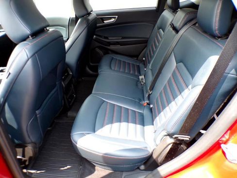 Used 2023 Ford Edge SEL w/ Sport Appearance Package image 7