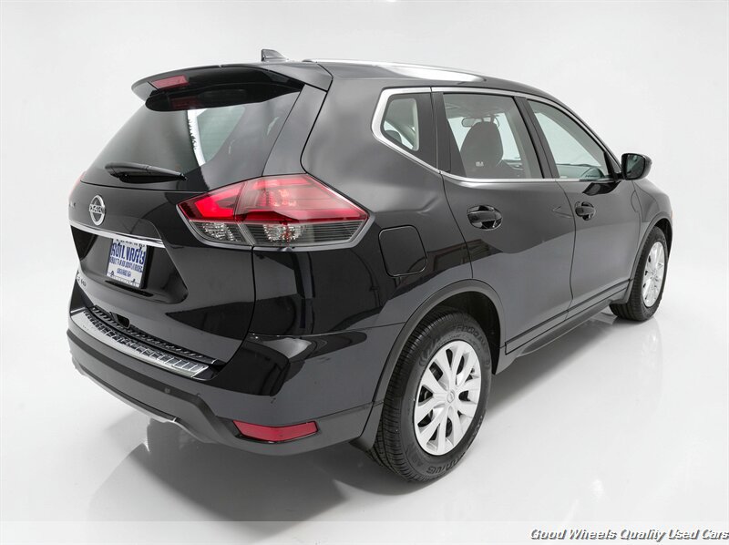 Used 2018 Nissan Rogue S FWD image 5