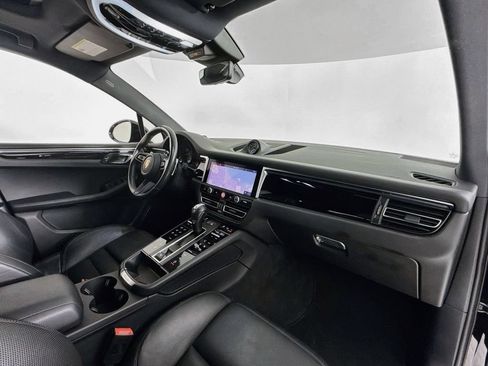Certified 2024 Porsche Macan AWD/4WD image 17