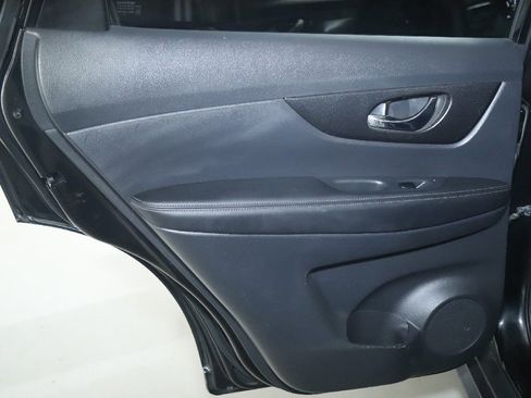 Used 2017 Nissan Rogue SV w/ SV Premium Package AWD/4WD image 13