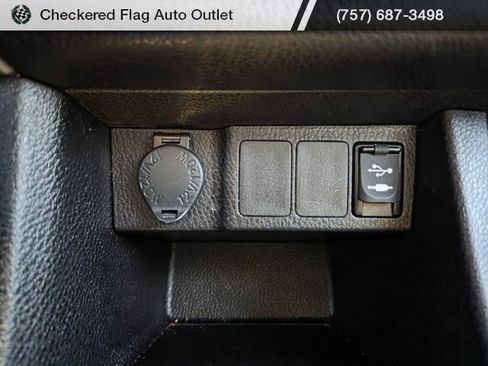 Used 2019 Toyota Corolla LE image 18