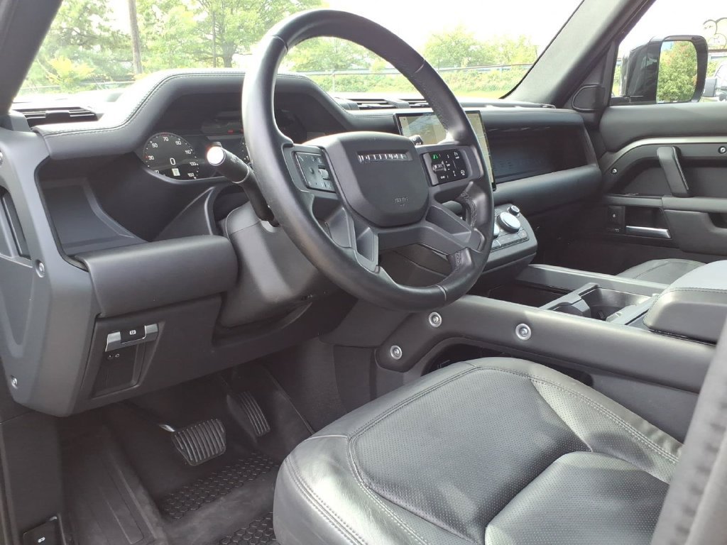 Used 2025 Land Rover Defender 110 X-Dynamic SE AWD/4WD image 15