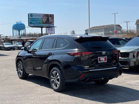 Used 2024 Toyota Highlander XLE image 9