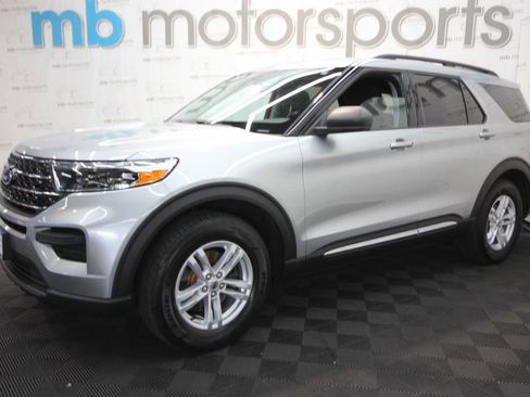 Used 2020 Ford Explorer XLT w/ Comfort Package AWD/4WD image 2