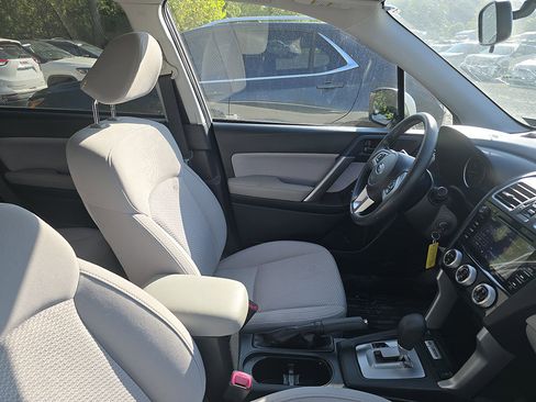 Used 2017 Subaru Forester 2.5i Premium w/ All-Weather Package image 5
