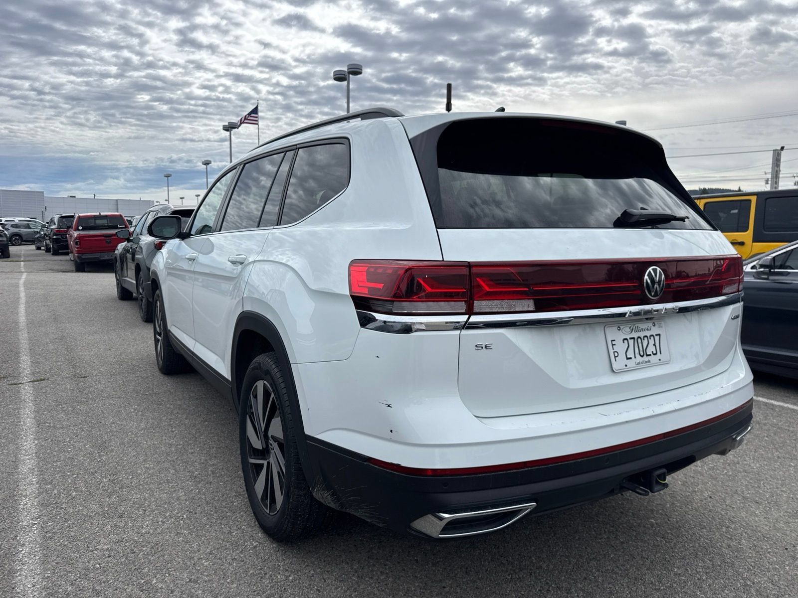 Used 2025 Volkswagen Atlas SE AWD/4WD image 8