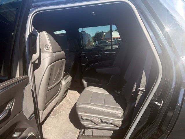 Used 2022 Cadillac Escalade Luxury AWD/4WD image 8