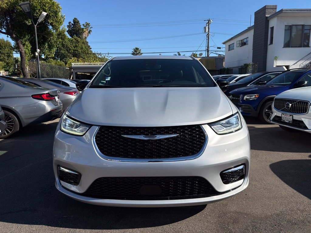 Used 2026 Chrysler Pacifica Select FWD image 2