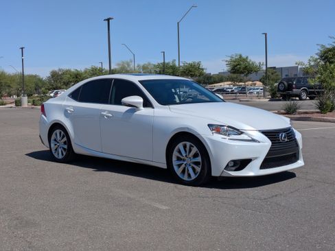 Used 2016 Lexus IS 200t RWD image 7