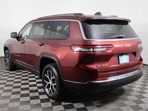 Used 2023 Jeep Grand Cherokee L Limited AWD/4WD image 9