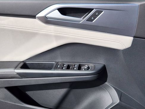 New 2025 Volkswagen Taos SE AWD/4WD image 13