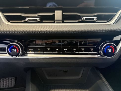 Used 2025 Chevrolet Equinox LT w/ Convenience Package II image 17