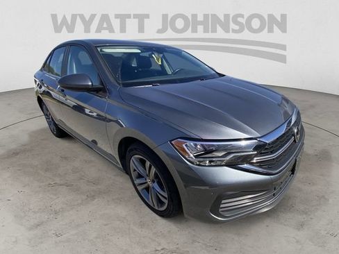 Used 2024 Volkswagen Jetta SE FWD image 13